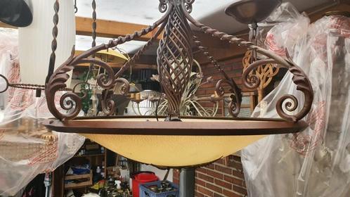 Hele Grote Plafon Hanglamp uit 1929 Smeetijzer en grote scha, Huis en Inrichting, Lampen | Plafondlampen, Gebruikt, Glas, Metaal