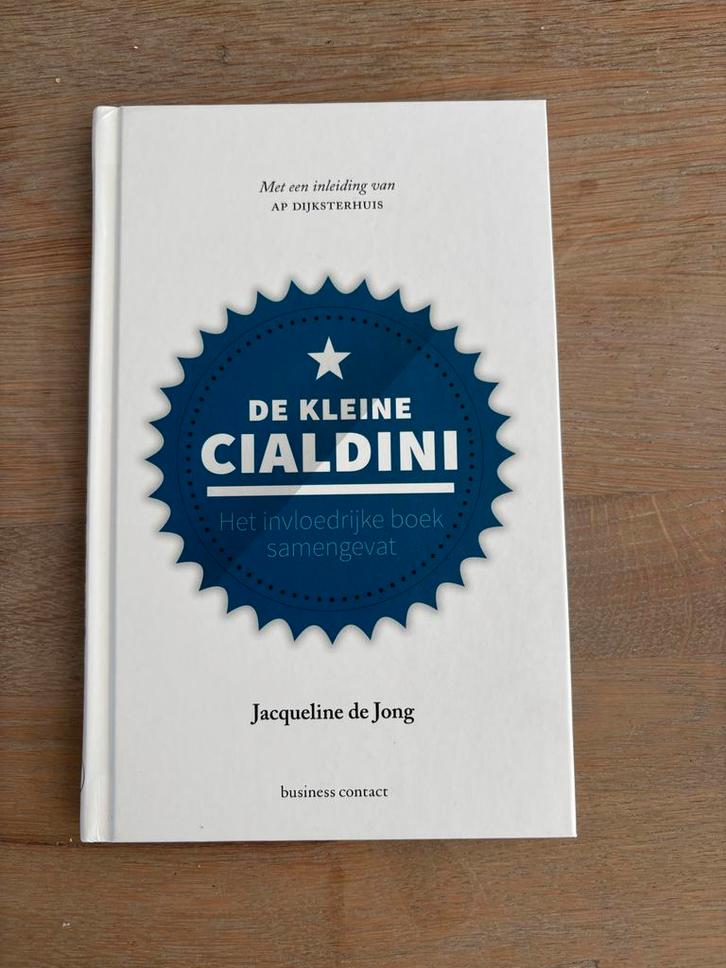 De Kleine Cialdini - Samenvatting Invloedrijk Boek, Boeken, Economie, Management en Marketing, Zo goed als nieuw, Economie en Marketing