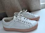 dames schoenen  Hugo boss mt 39 wit licht roze echt leer, Wit, Ophalen of Verzenden, Sneakers of Gympen, Zo goed als nieuw