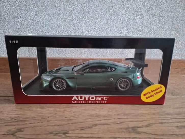 1:18 AutoArt - Aston Martin DBR9 Plain Body 24h Le Mans 2005, Hobby en Vrije tijd, Modelauto's | 1:18, Zo goed als nieuw, Auto