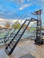 Stalen trap met bordes zwart. Hoog 3,23 mtr. Nob159 €650, Doe-het-zelf en Verbouw, Ladders en Trappen, Ophalen, Zo goed als nieuw