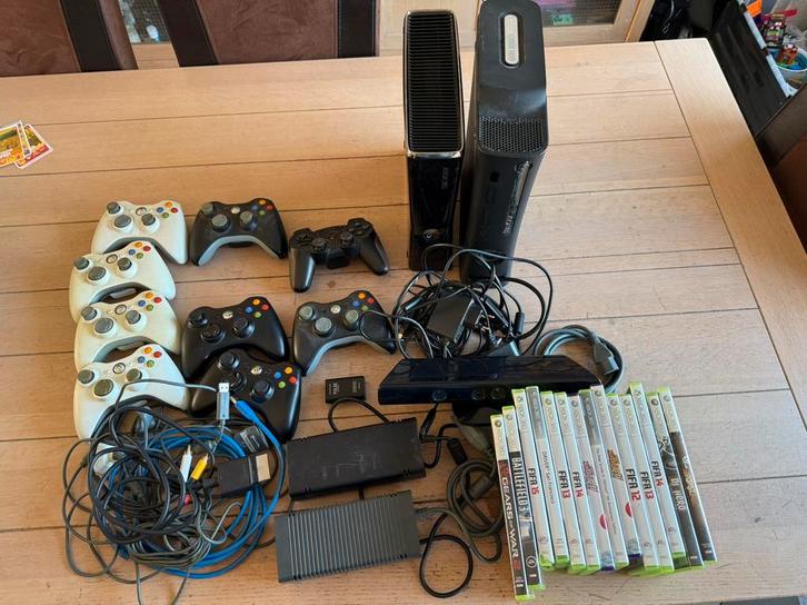 2 x xbox 360 met spellen en toebehoren zie foto’s, Spelcomputers en Games, Spelcomputers | Xbox 360, Gebruikt, 250 GB, 360 S, Met 3 controllers of meer