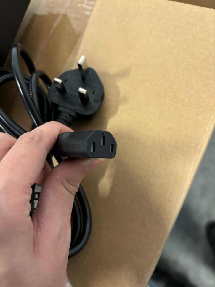 UK Power Voedings Kabel 150 stucks, Doe-het-zelf en Verbouw, Elektra en Kabels, Nieuw, Kabel of Snoer, Ophalen of Verzenden