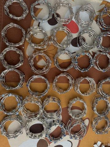 Mix van 30 verschillende armbanden (partij 2) beschikbaar voor biedingen