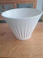 Mooie witte bloempot. Societe ceramique maastricht, Ophalen, Gebruikt, Rond, Minder dan 25 cm