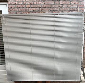 Witte Luxaflex 150x135cm beschikbaar voor biedingen