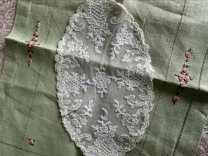 Div kanten kleedjes oa; Brussels kant ., Antiek en Kunst, Antiek | Kleden en Textiel, Ophalen of Verzenden