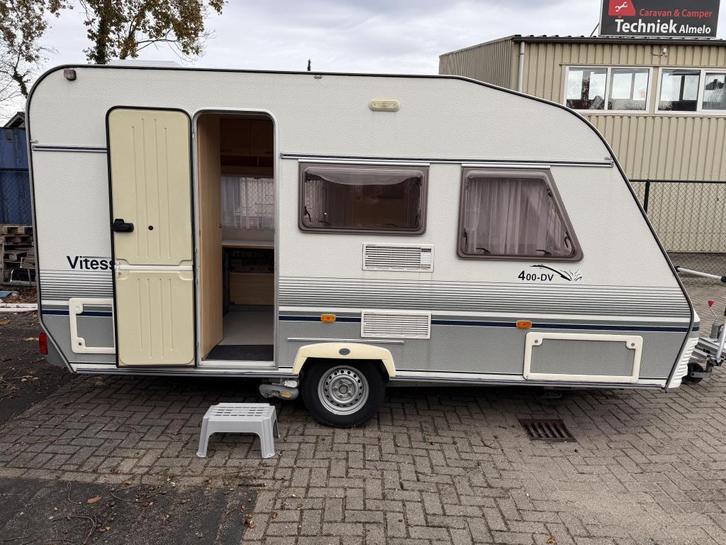 BEYERLAND VITESSE 400 DV VASTBED TREINZIT MOVER BOVAG 2025, Caravans en Kamperen, Caravans, Bedrijf, tot en met 4, 750 - 1000 kg