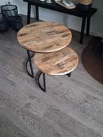 2 zwarte metalen salontafels van mangohout merk Goossens., Huis en Inrichting, Tafels | Salontafels, Ophalen, 50 tot 100 cm, Rond