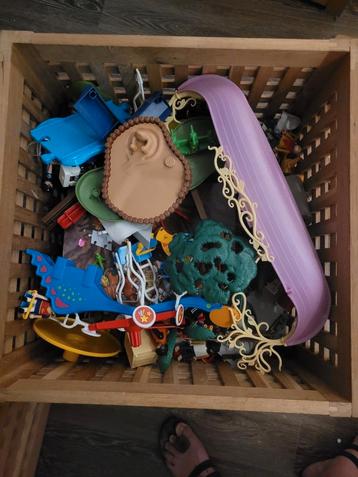 grote bak met playmobile beschikbaar voor biedingen