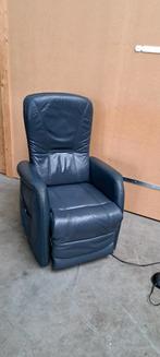 Blauwe himolla elektrische sta op stoel, Huis en Inrichting, Fauteuils, Ophalen, Gebruikt, 75 tot 100 cm, 50 tot 75 cm