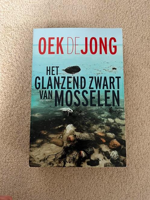 Oek de Jong - Het glanzend zwart van mosselen, Boeken, Essays, Columns en Interviews, Zo goed als nieuw, Ophalen of Verzenden