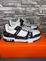Louis Vuitton maat 40 zwart wit schoenen in originele box, Kleding | Heren, Schoenen, Wit, Nieuw, Ophalen of Verzenden, Sneakers of Gympen