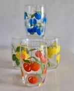 Vier Glaasjes met Fruit opdruk, Verzamelen, Glas en Borrelglaasjes, Ophalen of Verzenden, Zo goed als nieuw, Borrel- of Shotglas