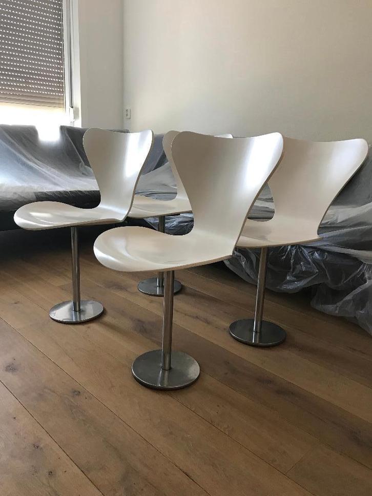 4 Fritz Hansen Arne Jacobsen design vaste fixed stoel kruk, Huis en Inrichting, Stoelen, Gebruikt, Eén, Ophalen