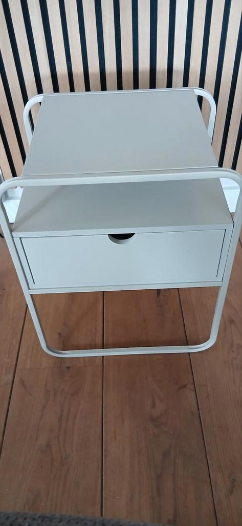 Stijlvol nachtkastje met lade, Huis en Inrichting, Slaapkamer | Nachtkastjes, Gebruikt, Minder dan 55 cm, Minder dan 45 cm, Overige materialen