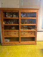 Houten vitrinekast met schuifdeuren nieuwprijs 1950 euro, Huis en Inrichting, 200 cm of meer, Teakhout, Ophalen of Verzenden, Zo goed als nieuw