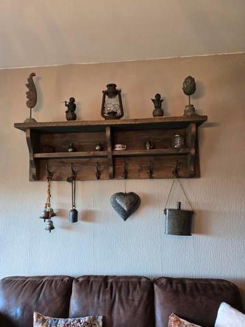 Wandplank/ kapstok beschikbaar voor biedingen