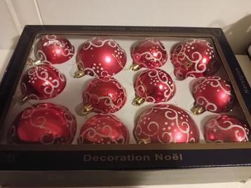 3 dozen rode kerstballen beschikbaar voor biedingen