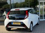 Toyota Aygo 1.0 VVT-i x-play Navi|Camera|Carplay, Voorwielaandrijving, Gebruikt, Euro 6, 4 stoelen