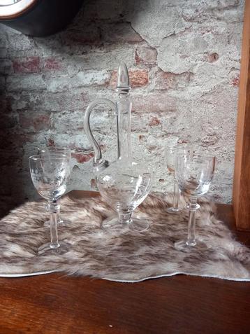 Antiek brocante karaf met glaasjes   gegraveerd  beschikbaar voor biedingen