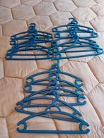 15 blauwe kunststof kledinghangers, Ophalen of Verzenden, Nieuw, Kunststof, Volwassenen