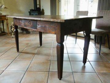Eettafel beschikbaar voor biedingen