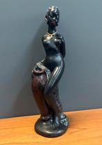 50 jaren Pin-up beeld staande Afrikaanse vrouw met kruik, Ophalen of Verzenden, Gebruikt, Mens