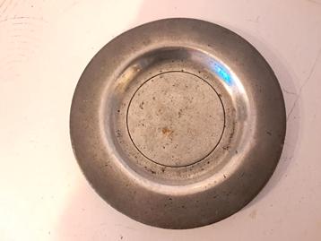 31. Antiek Tinnen Bord beschikbaar voor biedingen