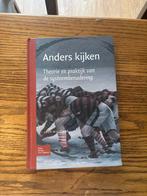 Anders Kijken - Joop Willemse, Ophalen of Verzenden, Gelezen, HBO