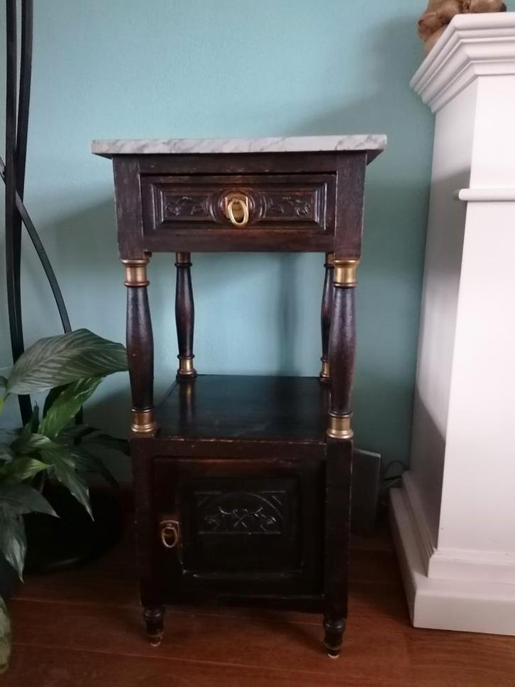 Antiek nachtkastje met marmeren blad, Huis en Inrichting, Slaapkamer | Nachtkastjes, Gebruikt, Hout, Ophalen