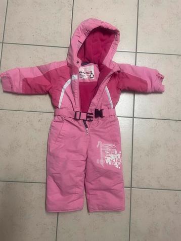 Winterkleding (sneeuwpak, ski jas, wanten, ski broek) beschikbaar voor biedingen