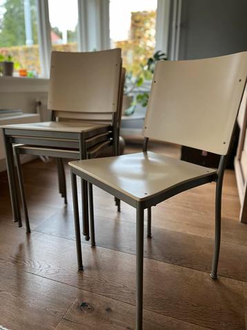 Set van 4 mooie eetkamerstoelen beschikbaar voor biedingen