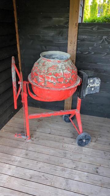 Betonmolen Lescha 145 s beschikbaar voor biedingen