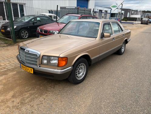 Mercedes-Benz S-Klasse 2.7 S280 AUT 1981 Beige, Auto's, Oldtimers, Bedrijf, Centrale vergrendeling, Elektrische buitenspiegels