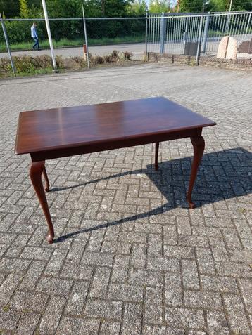 Mooie nette Queen ann uit trek eet tafel  beschikbaar voor biedingen