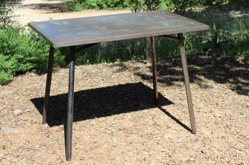 Brocante - Stoere stalen tafel! beschikbaar voor biedingen