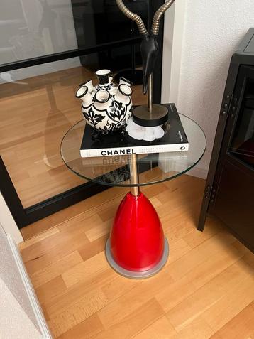 Mooi strak design bijzettafel beschikbaar voor biedingen