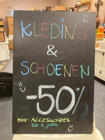 SALE van Vintage kleding / Warenhuis Strant in Haren bij Oss beschikbaar voor biedingen