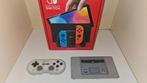 Nintendo Switch OLED met NES Contoller, Backplate, Spelcomputers en Games, Spelcomputers | Nintendo Switch, Ophalen of Verzenden