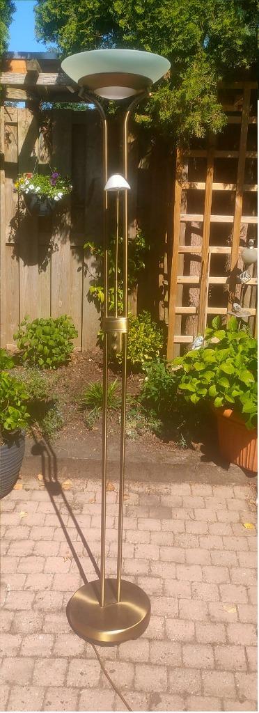 Massive Staande LED vloerlamp brons+glas., Huis en Inrichting, Lampen | Vloerlampen, Gebruikt, 150 tot 200 cm, Glas, Metaal, Ophalen of Verzenden