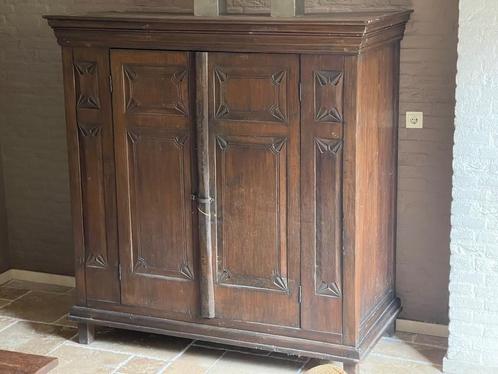 Antieke hardhouten kast, Antiek en Kunst, Antiek | Meubels | Kasten, Ophalen of Verzenden