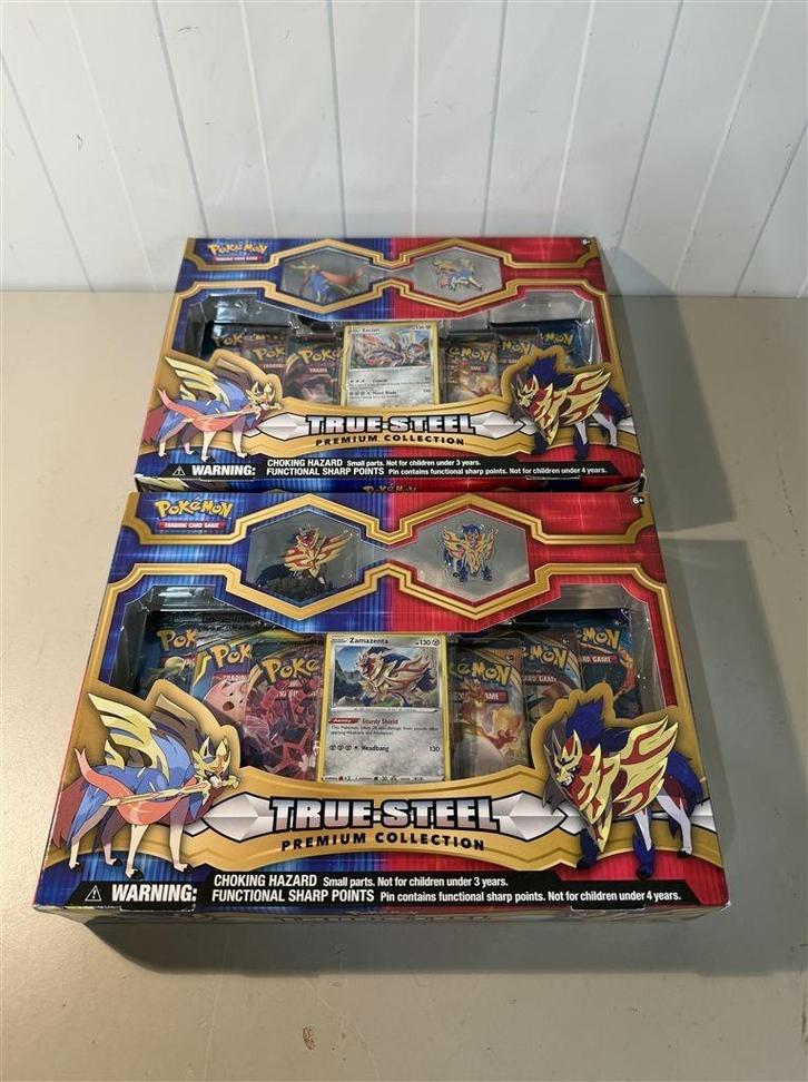 pokemon True Steel Premium Collection Box - Zacian en Zamaze, Hobby en Vrije tijd, Verzamelkaartspellen | Pokémon, Nieuw, Ophalen of Verzenden