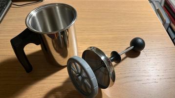 Melkopschuimer beschikbaar voor biedingen