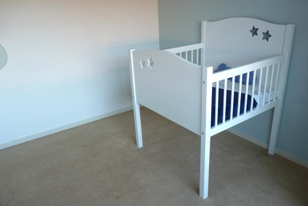 Tweelingwieg Sterretjes Te Huur / Te Koop, Ophalen, Zo goed als nieuw, Box, Bedje of Wieg