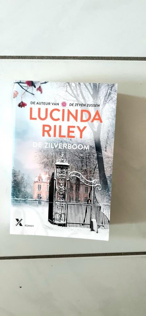 Lucinda Riley   De Zilverboom, Ophalen of Verzenden, Zo goed als nieuw, Lucinda Riley