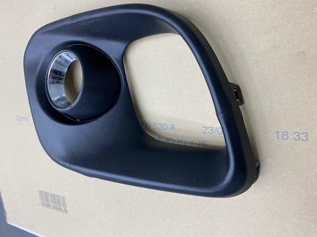 bumperrooster mistlamptrim gril fiat 500 abarth, Gebruikt, Voor, Ophalen of Verzenden, Bumper