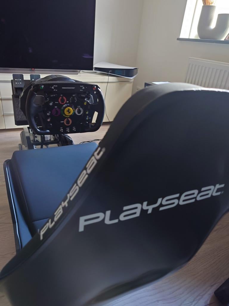 F1 Playseat + Trustmaster F1 stuur + T300 + T3PM pedalen, Ophalen, 1 speler, Racen en Vliegen, Zo goed als nieuw