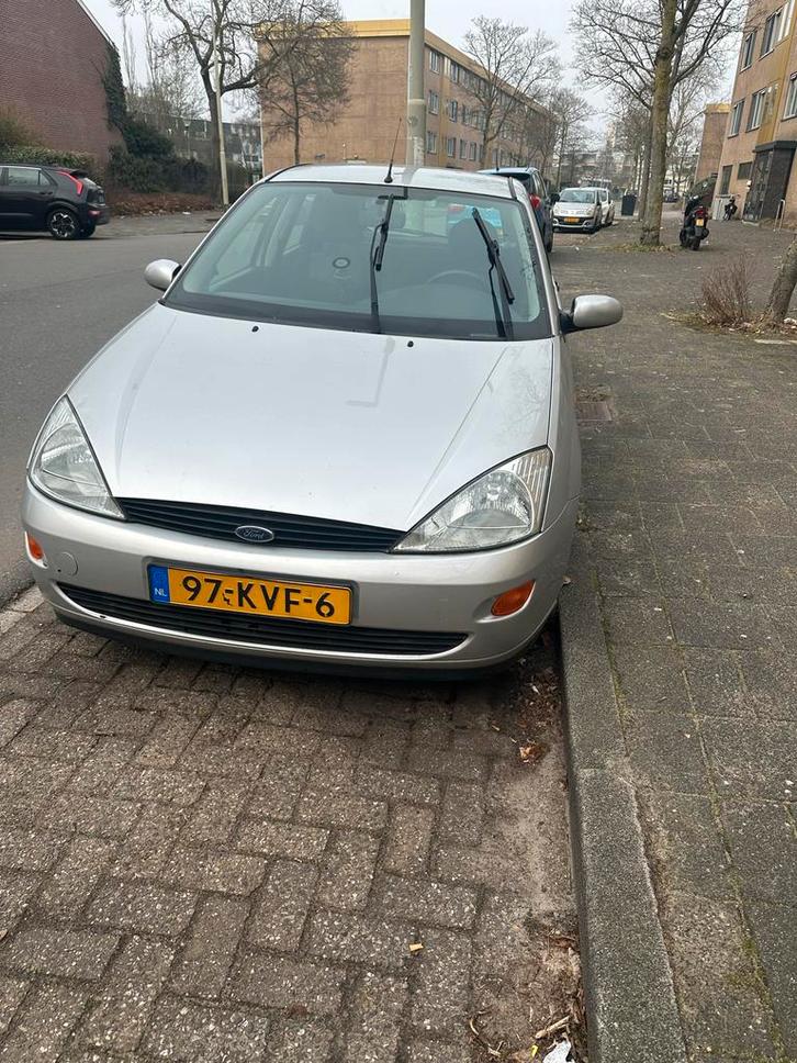 Ford Focus 1.6I 74KW 2001 Grijs, Auto's, Ford, Particulier, Focus, Benzine, D, Hatchback, Automaat, Geïmporteerd, Zilver of Grijs
