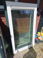 2 st uitzetraam met rooster en glas, Ophalen of Verzenden, Gevelraam of Ruit